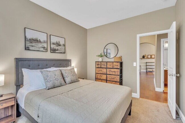 Building Photo - Charming 3-Bedroom Furnished Haven with Co...