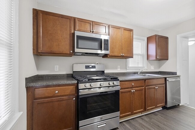 Building Photo - 1829 Anne Ave