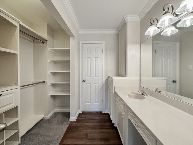 Building Photo - 5515 Strack Rd