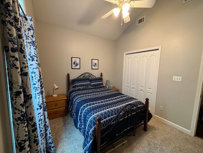 Building Photo - Spacious 4BR Home with Fireplace, Screened Porch & Privacy-Fenced Yard