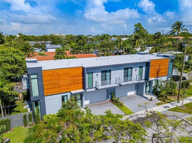 Building Photo - 925 NE 6th St