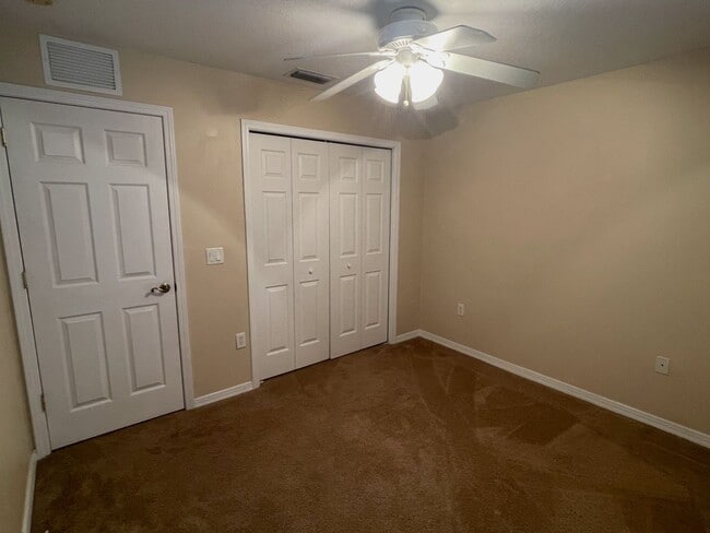 Building Photo - Beautiful 3/2 Fenced in Single Family Home...