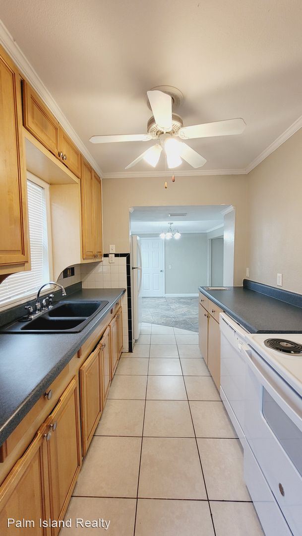 Building Photo - 3 br, 1 bath House - 800 28th St N