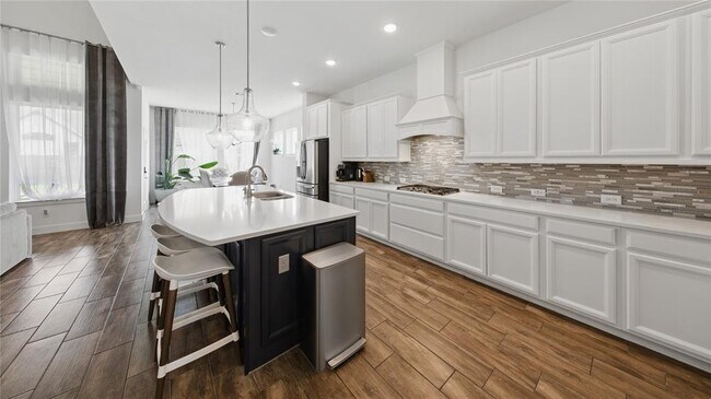 Building Photo - 2807 Kingly Pne Trl