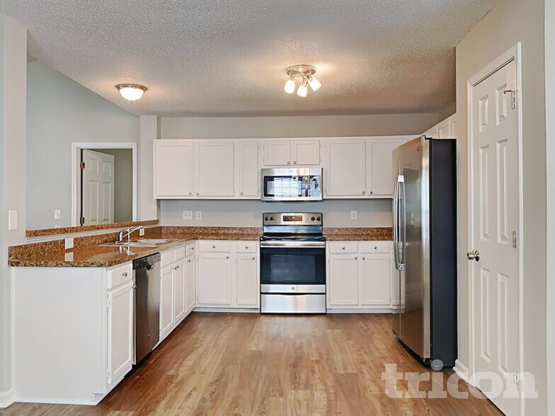 Building Photo - 38 Coachmen Ct