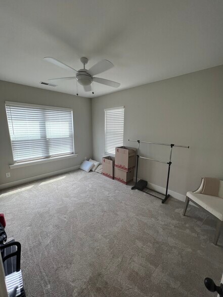 Building Photo - 213 Thompson Park Dr