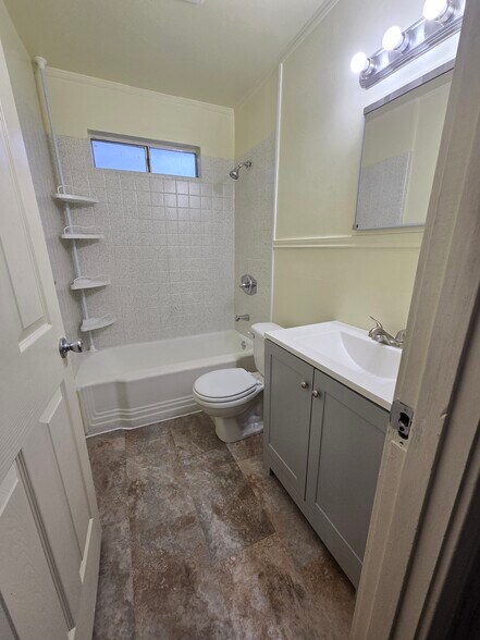 Building Photo - 3021 Wenz Ave