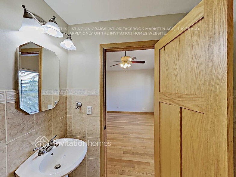 Building Photo - 463 Hadley Ct