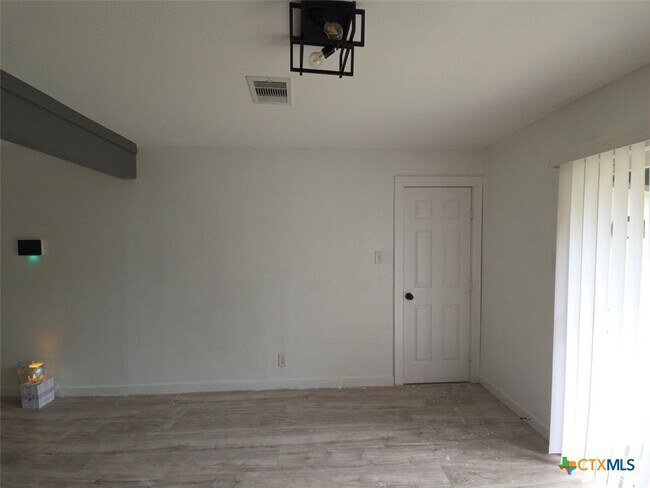 Building Photo - 1315 Estes Dr