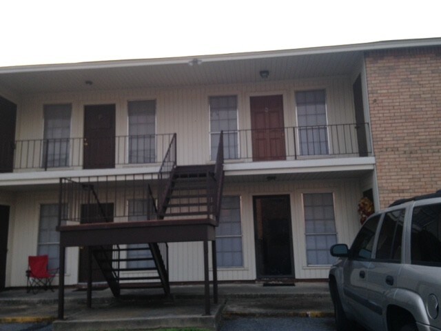 Primary Photo - 905 Parkwood Dr