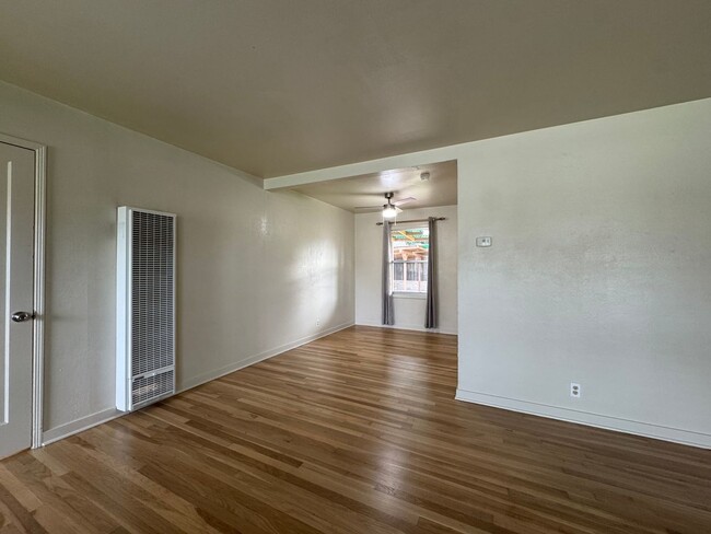 Building Photo - 2 BR in Santa Cruz' Banana Belt