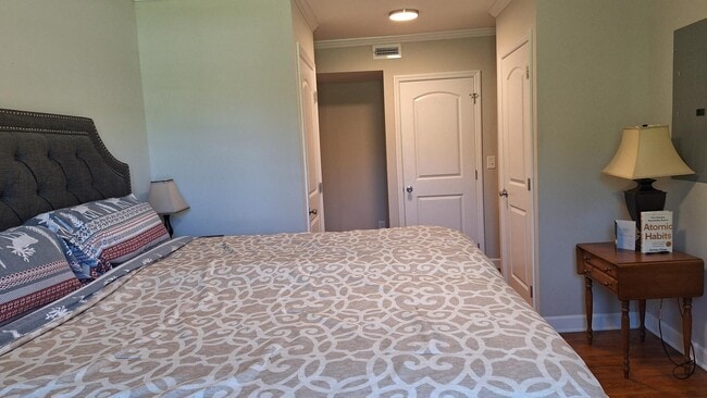 Building Photo - 23 E Second St - Apartment 2