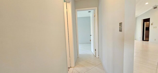 Building Photo - 3298 Shadow Wood Dr