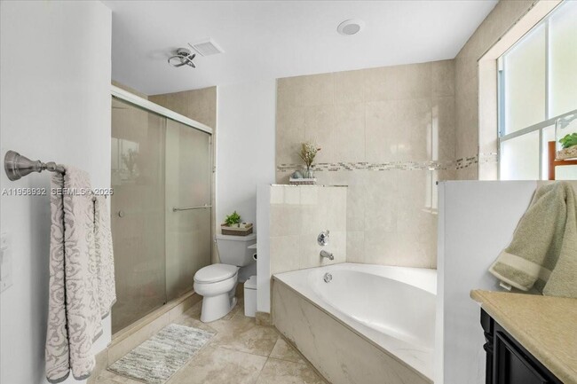 Building Photo - 1820 Vista Way