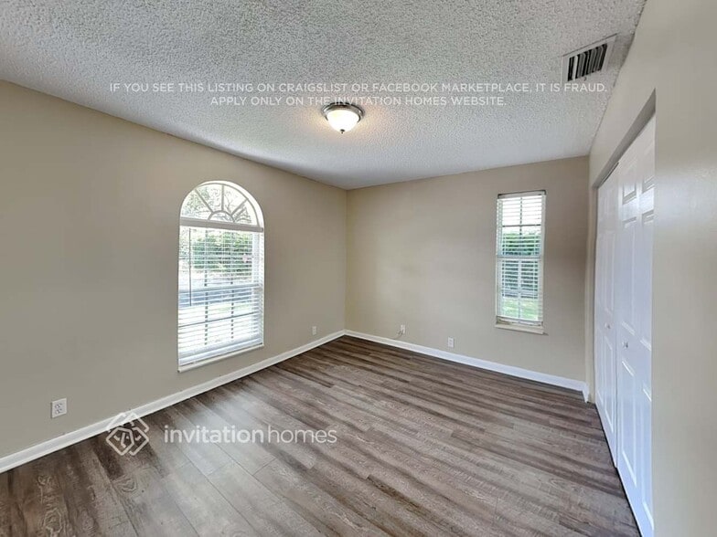 Building Photo - 8 Erwood Pl