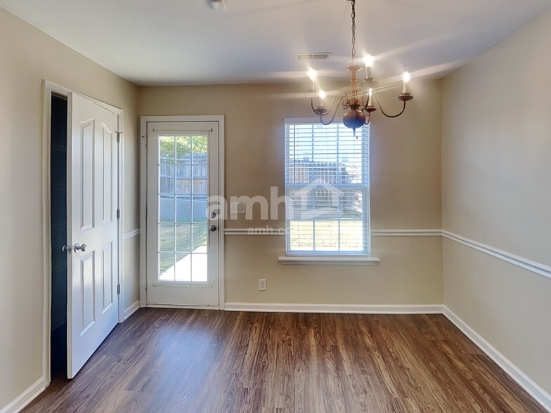 Building Photo - 1228 Shannon Ln