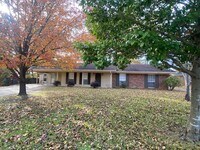 Building Photo - Renovated 3 Bedroom 2 Bath Home for Rent!