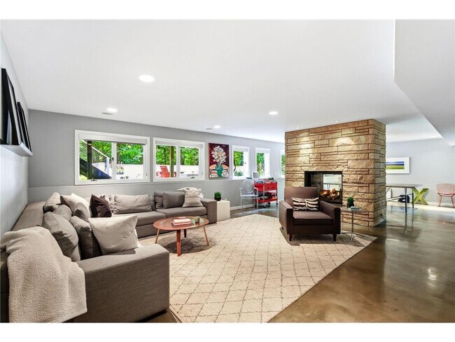 Building Photo - 20650 Bayview Ct