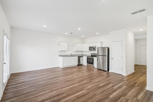 Building Photo - Fantastic 3bd/2.5ba home! Let yourself in!