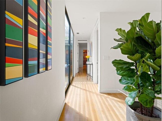 Building Photo - 2210 Westlake Dr