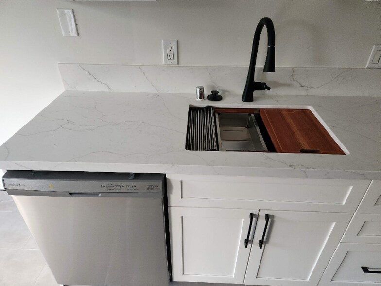 Building Photo - 1442 Stanford St