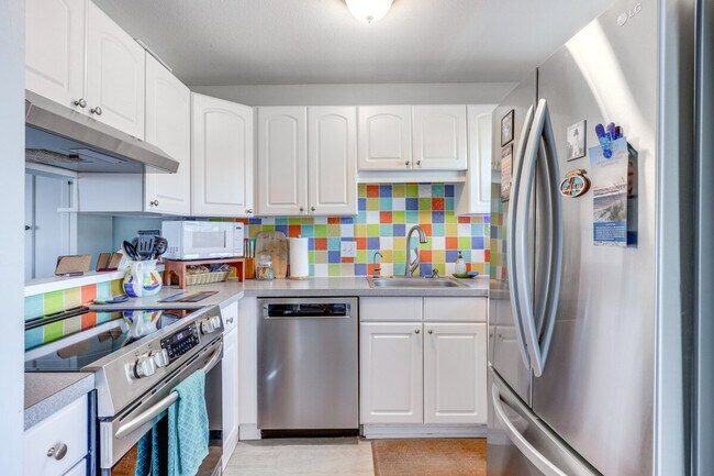 Building Photo - 1032 N Fletcher Ave