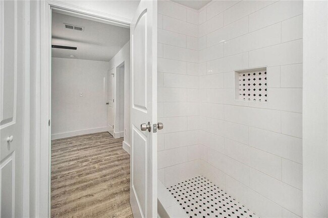 Building Photo - 1317 Redford Dr SE