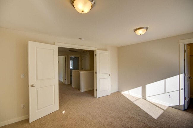 Building Photo - 3 (or 4) bedroom Edmonds Home