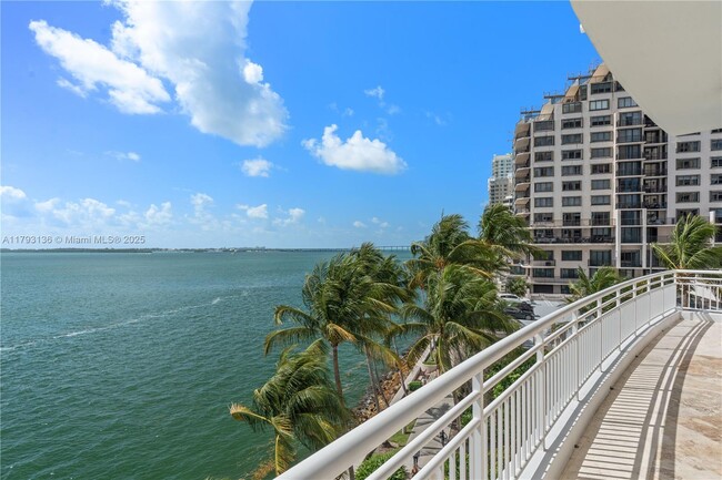 Building Photo - 808 Brickell Key Dr
