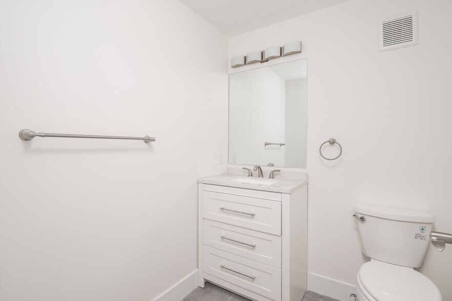 Building Photo - 92 Clinton Place Unit #2