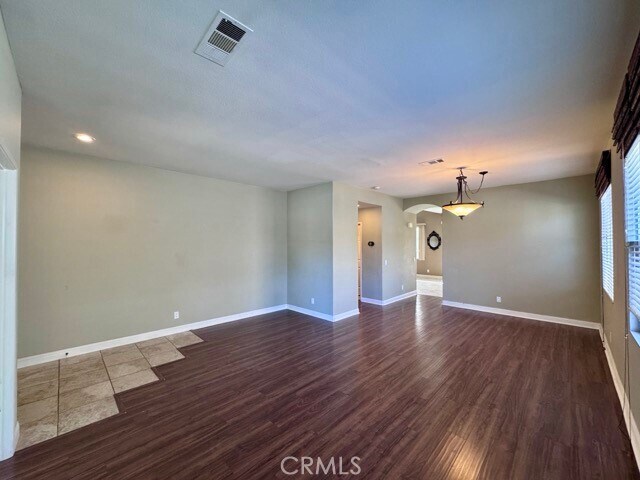 Building Photo - 30997 Oakhill Dr