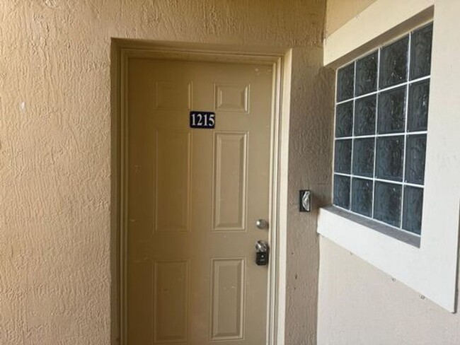 Primary Photo - 3 Bedroom Townhome in West Palm Beach