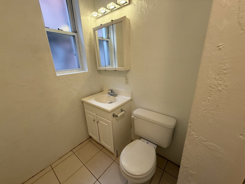 Bathroom - 3615 Dawson St