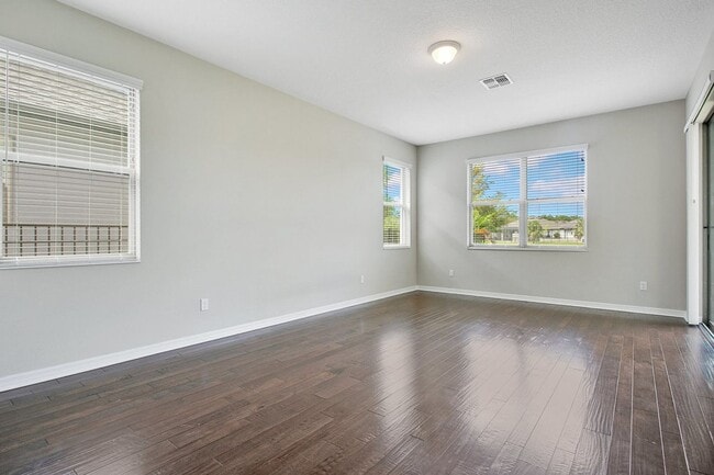 Building Photo - Spacious 4 Bed 3 Bath Home