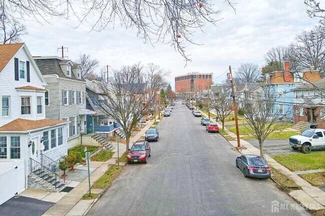 Building Photo - 1076 Fulton St