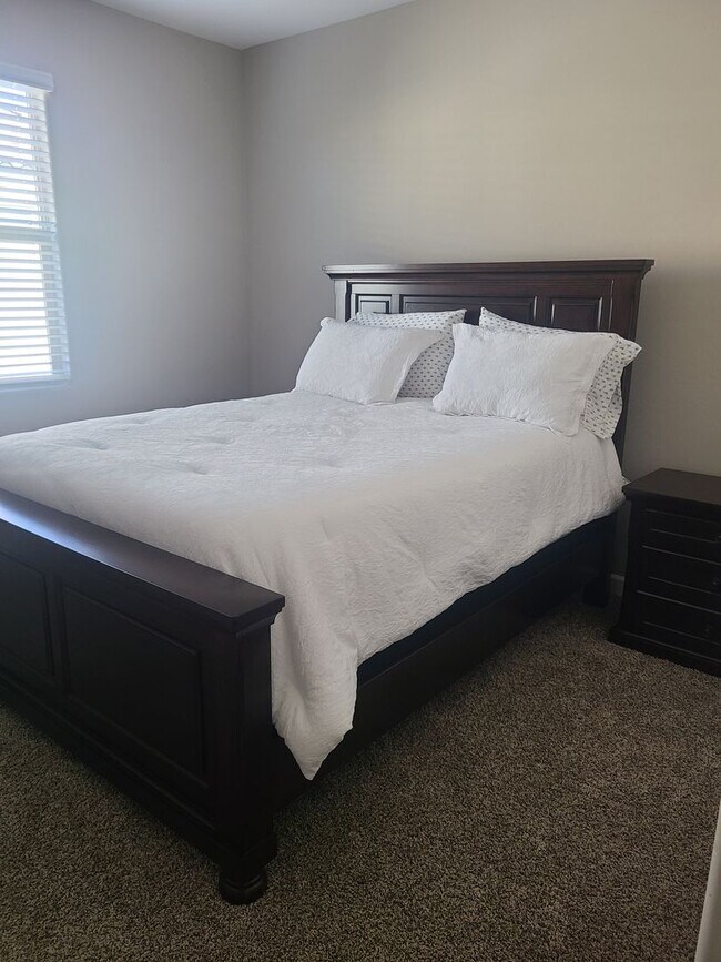 Building Photo - 4 Bedroom, 3 Bathroom Luxury Home in Torte...