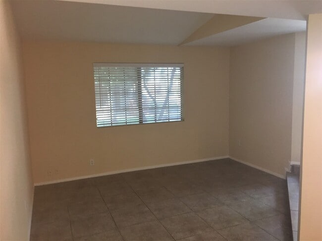 Building Photo - **EXCELLENT 3br/2.5ba/2carport TOWNHOUSE (GUADALUPE & GILBERT)**