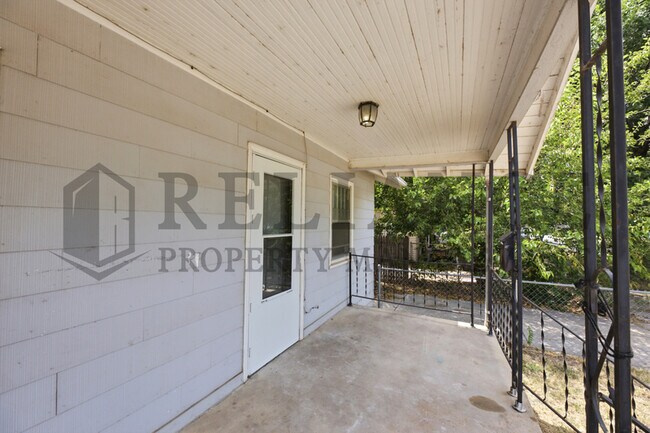 Building Photo - 2301 W 3rd St N