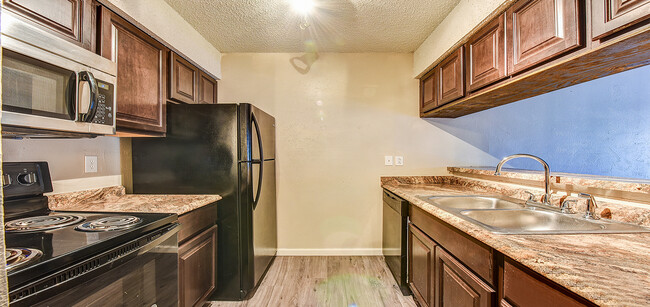 Building Photo - Quail Ridge