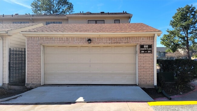 Building Photo - 800 Country Pl Dr