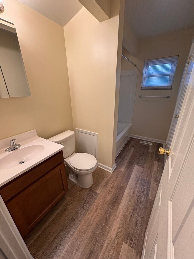 Building Photo - 3 Bedroom Home