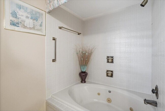 Building Photo - 5611 Gulf of Mexico Dr