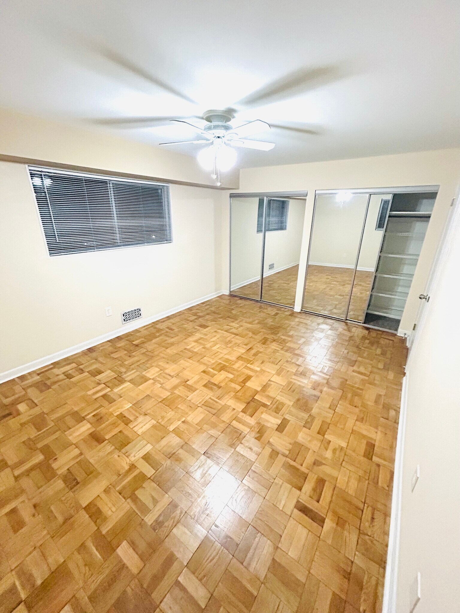 Building Photo - 10506 Weymouth St