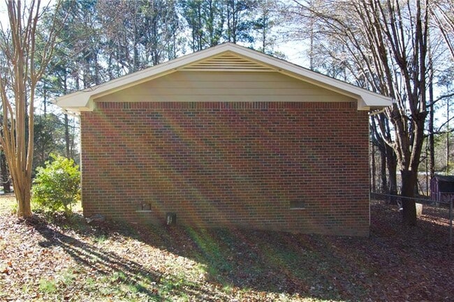 Building Photo - 2420 Green Rd