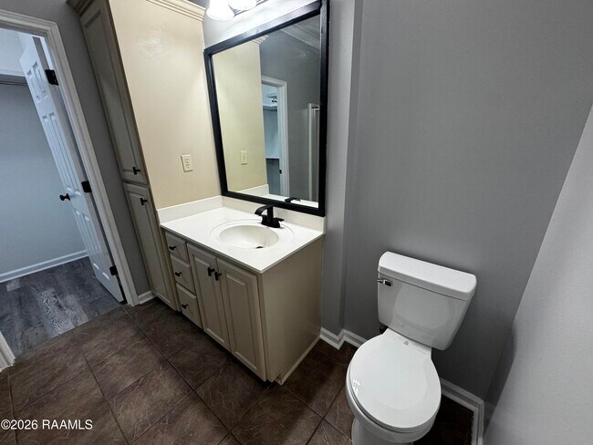 Building Photo - 201 Pavilion St