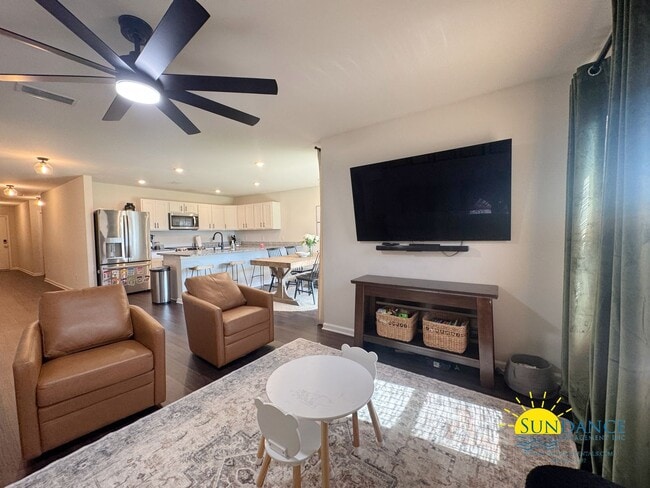 Building Photo - Stunning 4 Bedroom home in the sought-after Price Farms Plantation Community!