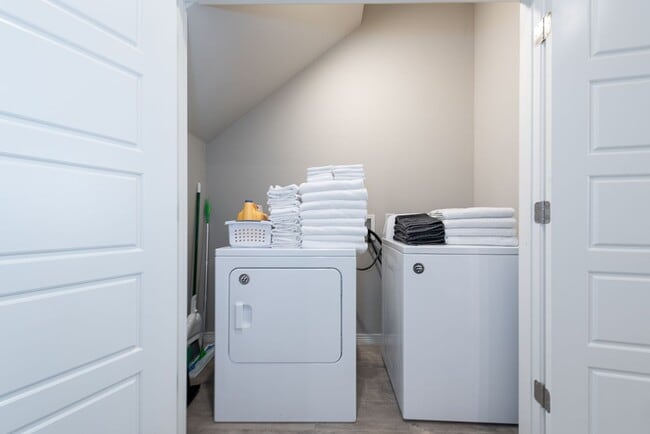 Building Photo - 4009 Oaklawn St