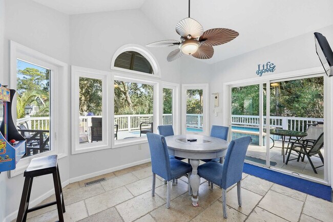 Building Photo - 6 Ibis St