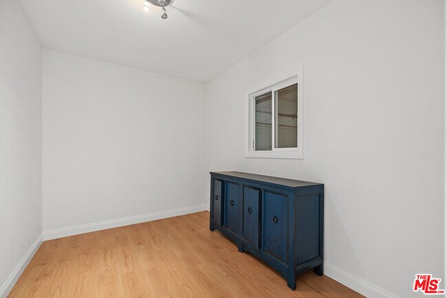 Building Photo - 622 Palisades Dr