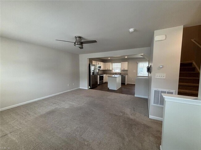 Building Photo - 2027 Petersen Way